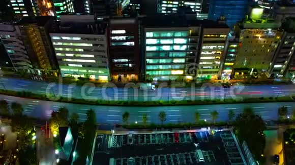 东京市区街道的夜间时间推移大镜头变焦视频的预览图