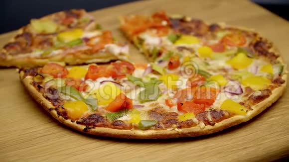 烤素食披萨烤箱新鲜视频的预览图