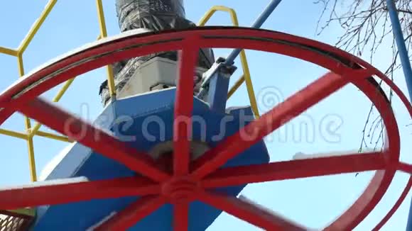 提升电缆滑轮关闭缆车滚轮的详细视图视频的预览图