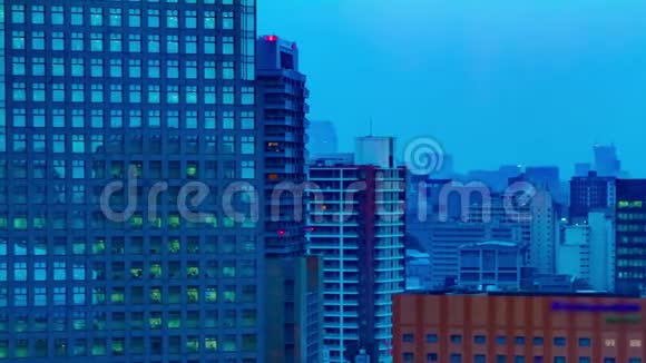 东京城市景观的黎明时分高角度长镜头的淘沙视频的预览图