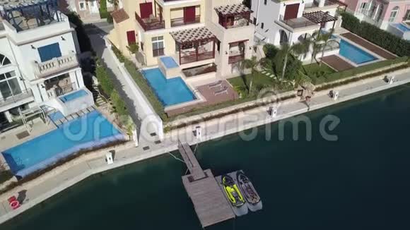 2019年塞浦路斯利马索尔码头新建房屋的空中景观视频的预览图