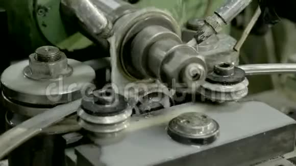 钻床的运动工建厂钻钢及水冷部分视频的预览图