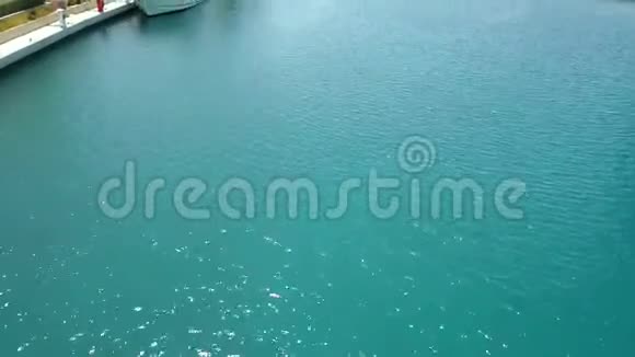 塞浦路斯利马索尔码头新豪华别墅的俯视图视频的预览图