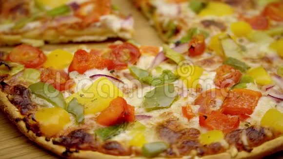 烤素食披萨烤箱新鲜视频的预览图