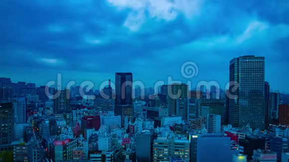东京城市景观的黎明时分高角度广射视频的预览图