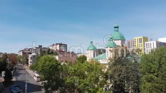 日出时德国慕尼黑市的空中景色圣母玛利亚教堂视频的预览图