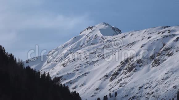 雪覆盖着奥地利山脉视频的预览图