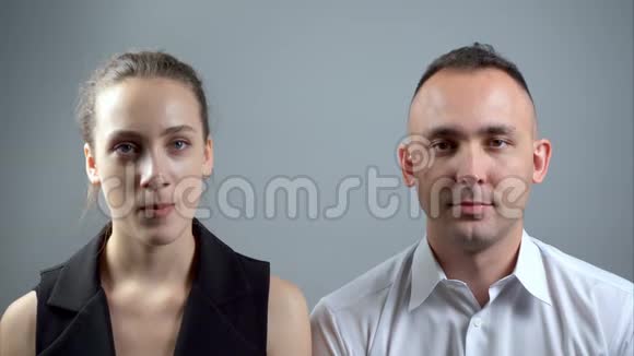 一对夫妇在尴尬的沉默中的视频视频的预览图