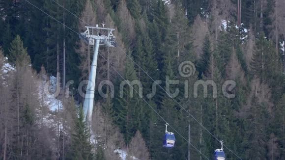 奥地利阿尔伯格滑雪胜地阿尔卑斯山的缆车视频的预览图