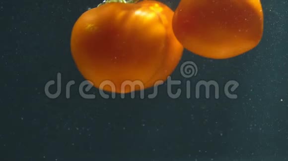 水底下的番茄视频的预览图