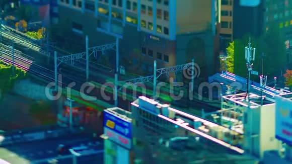 东京市区铁路列车高角度倾斜变焦的延时视频的预览图