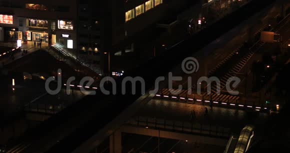 东京Yurikamome铁路夜间列车视频的预览图