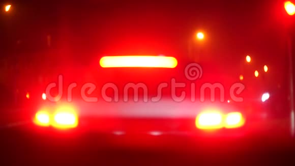 汽车尾灯在夜间的波克效应视频的预览图