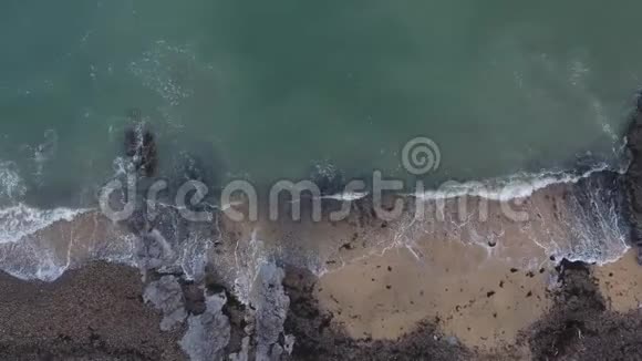 在高尔海岸移动波浪视频的预览图