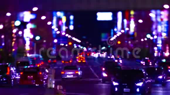 东京秋叶原市中心霓虹灯街的一个夜间时间流逝视频的预览图