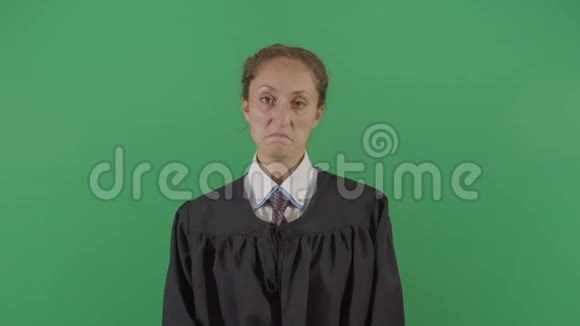 疯狂的女人判断做脸视频的预览图