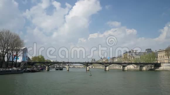 巴黎的脚桥被称为艺术之桥视频的预览图