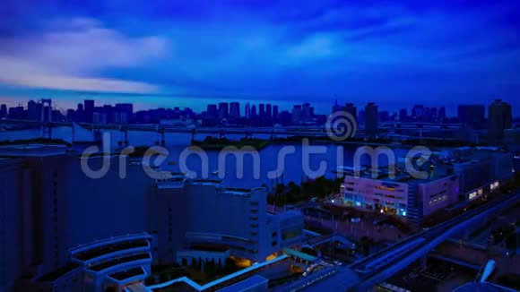 东京阿里亚克市城区黄昏时分高角度广射变焦视频的预览图