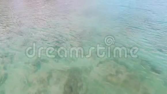 热带海洋假日海滩鸟瞰图视频的预览图