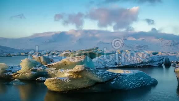 冰岛Jokulsarlon冰川泻湖融化冰山的4时间流逝视频的预览图