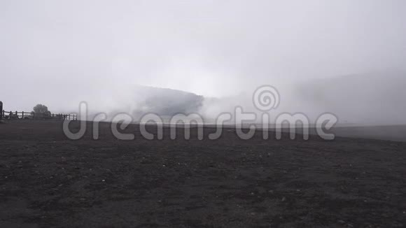 哥斯达黎加Irazu火山快速雾坑视频的预览图