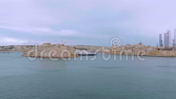 从瓦莱塔的大港俯瞰视频的预览图