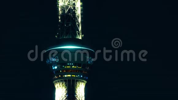 东京城市天空之树在东京的一个夜晚的时间流逝视频的预览图