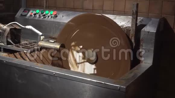 自制巧克力工厂商店视频的预览图