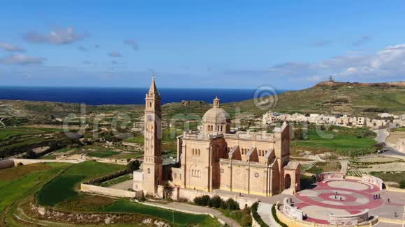 戈佐岛著名的塔皮努教堂马耳他从上面视频的预览图