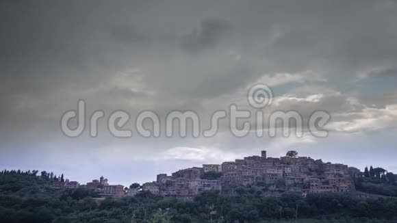 意大利的卡斯皮里亚镇时光流逝4k视频的预览图