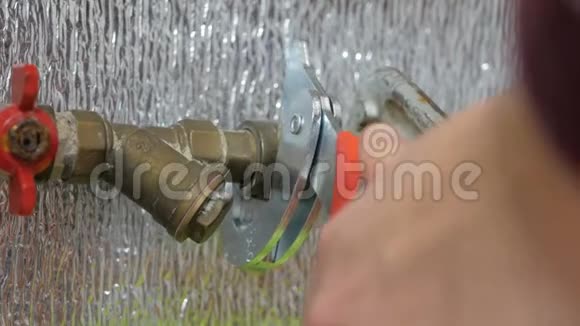 房子里的水管总修理视频的预览图