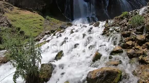 夏日的卡普兹巴希瀑布视频的预览图