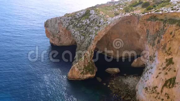 马耳他的蓝色石窟是岛上著名的地标视频的预览图