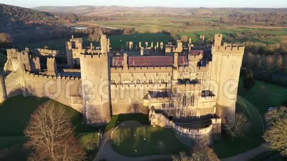 阿伦德尔城堡在阿伦德尔西苏塞克斯英国英国鸟眼观VI视频的预览图