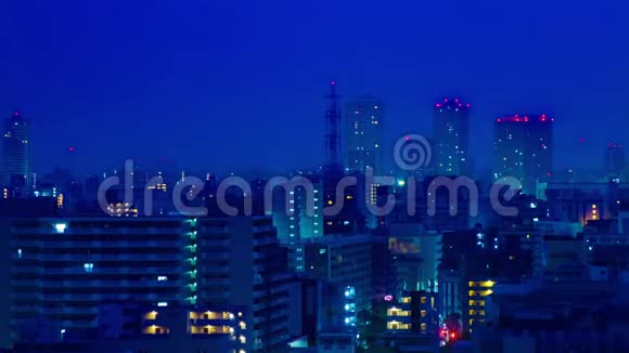 东京市区街道黎明时分高角度远射视频的预览图