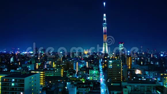 东京城市天空之树在东京大范围拍摄的夜晚时间视频的预览图