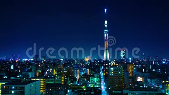 东京城市天空之树在东京的一次夜间倾斜视频的预览图
