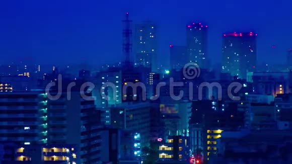 黎明时分东京市区大街上一片高角长镜头视频的预览图
