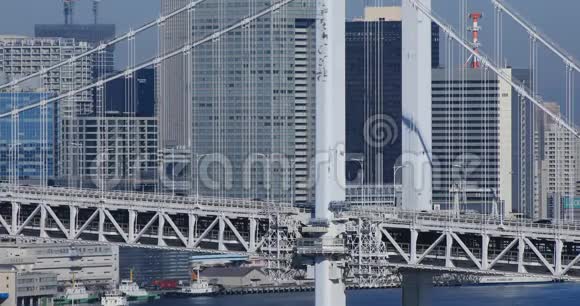 东京市区的一条大桥高速公路角度远视频的预览图