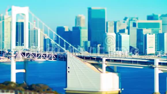 东京市区的桥梁高速公路的一段时间倾斜视频的预览图