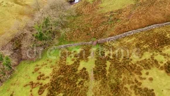 飞越威尔士BreconBeacons国家公园鸟瞰图视频的预览图