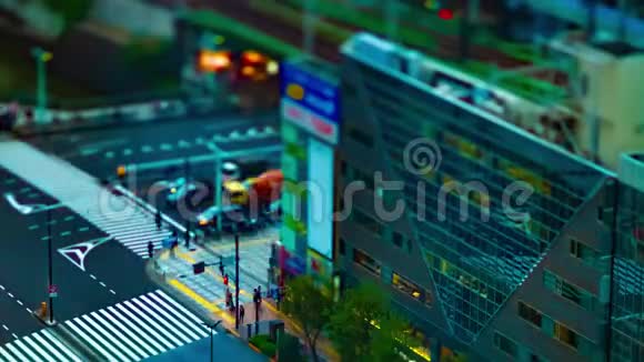 东京市区高角倾斜街道的时间推移视频的预览图