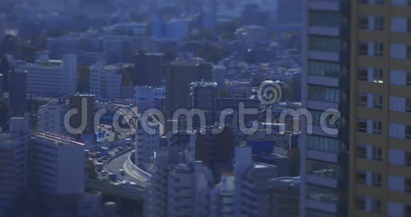 东京市区的一条公路倾斜视频的预览图