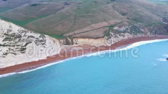 英国侏罗纪海岸的Durdle门鸟瞰图视频的预览图