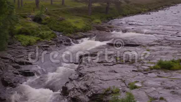 迪河瀑布阿伯登郡苏格兰视频的预览图