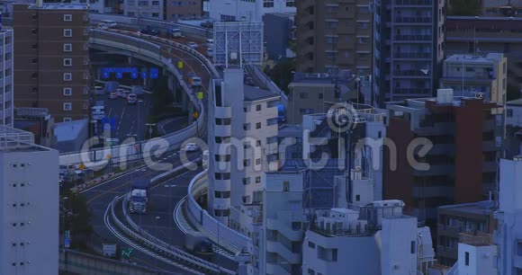 东京市区的一条高速公路高角度远射视频的预览图