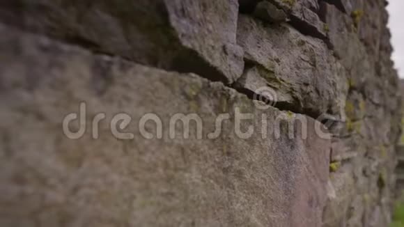 石壁废墟苏格兰传统小屋视频的预览图
