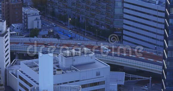 东京市区的一条高速公路高角度远射视频的预览图