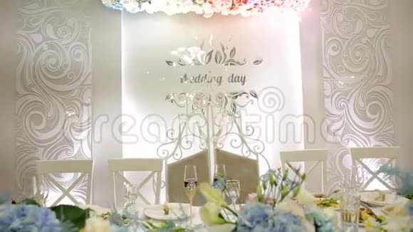 漂亮的婚礼装饰在餐厅视频的预览图