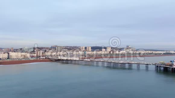 英国布莱顿码头鸟瞰图视频的预览图